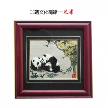 非遺文化成都特色禮品蜀錦蜀繡絲綢裝飾畫熊貓兄弟廠價批發